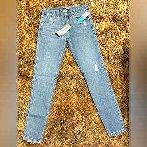 JustUSA Vale Low Rise Distressed Skinny Jean